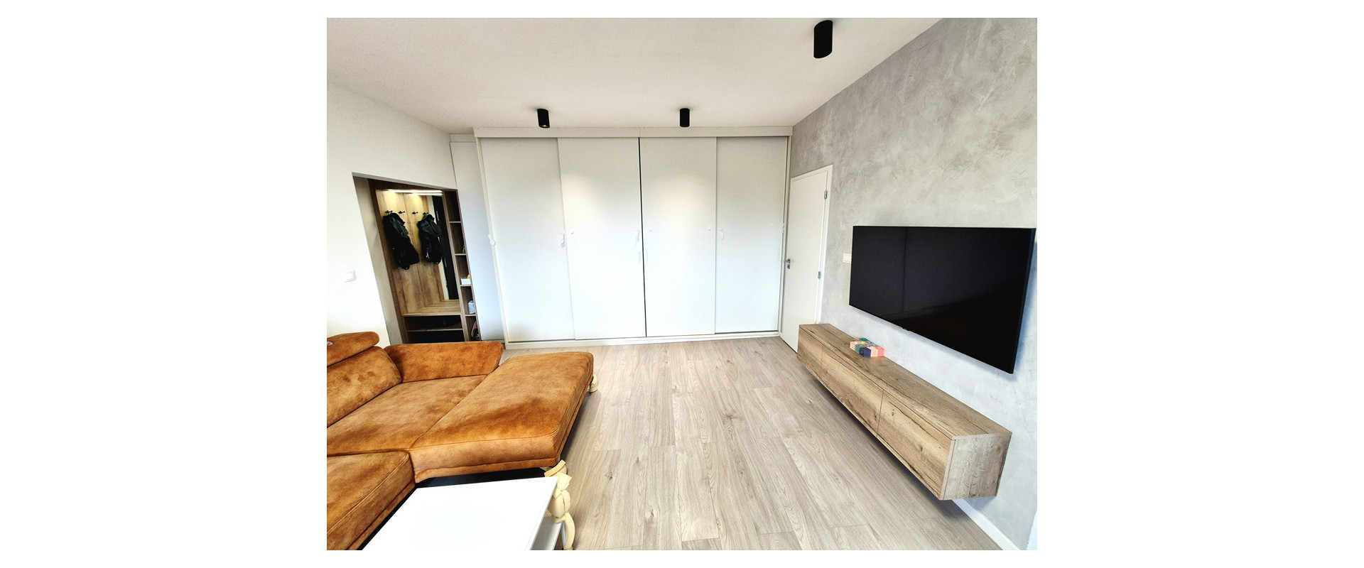 NA PREDAJ PEKNÝ 2-IZB.BYT S VÝHĽADOM PRI LESE V KARLOVEJ VSI