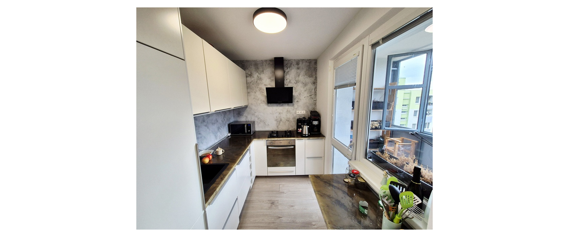 NA PREDAJ PEKNÝ 2-IZB.BYT S VÝHĽADOM PRI LESE V KARLOVEJ VSI