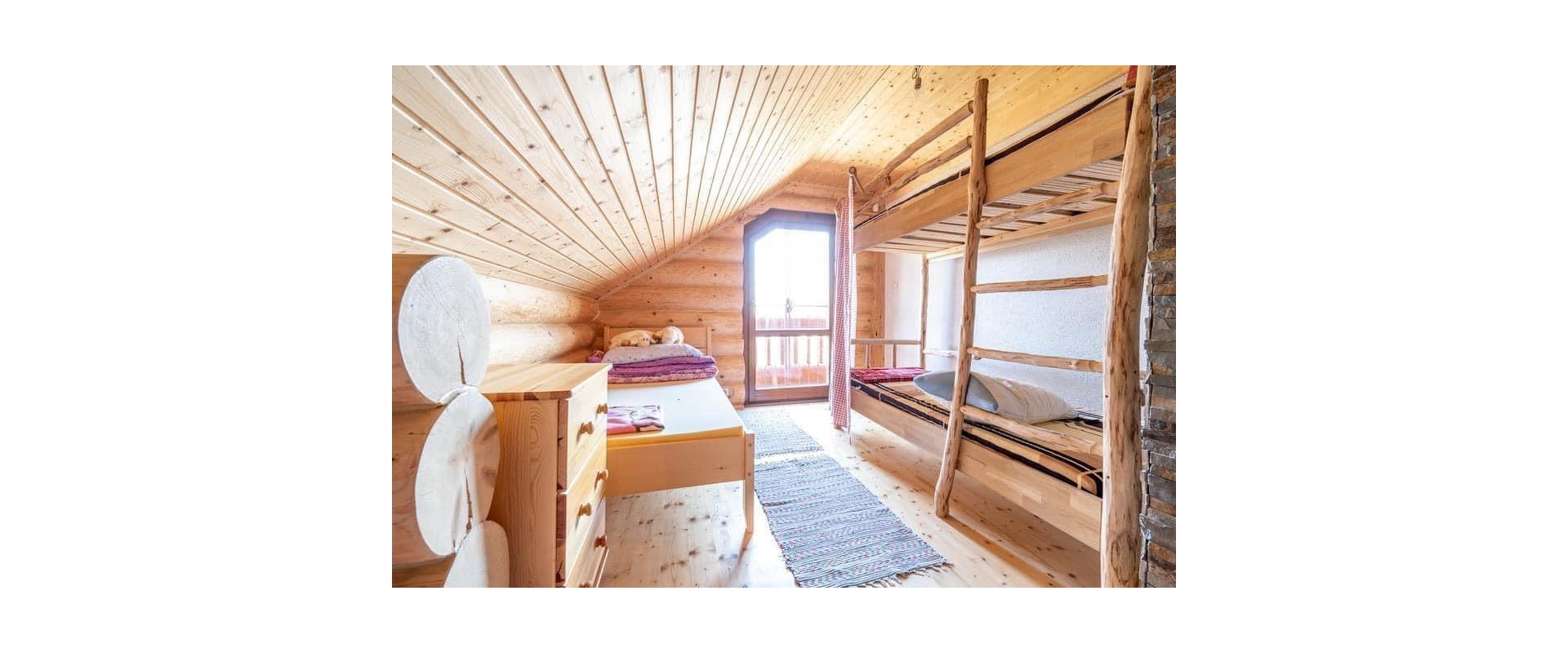 Luxusná zrubová chata s druhou murovanou stavbou – Posádka, Dvorníky (626 m²)