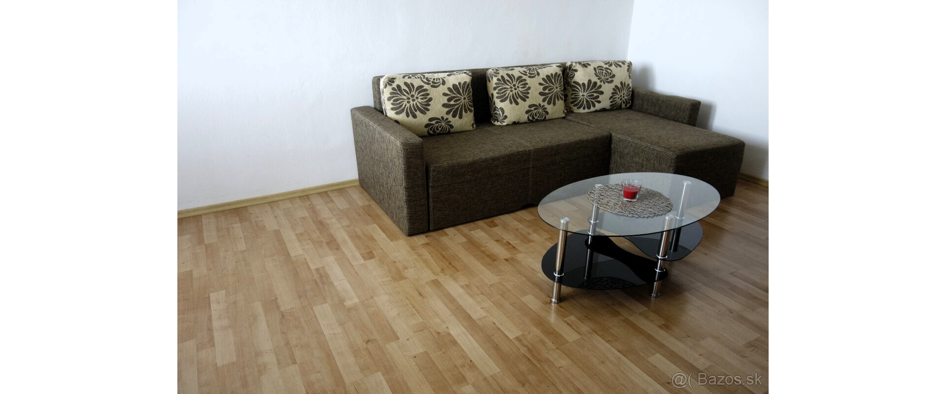 Na dlhodobý prenájom 1-izbový byt o rozlohe - 38 m²v centre mesta, na ulici Duklianskych hrdinov vo Vranove nad Topľou.