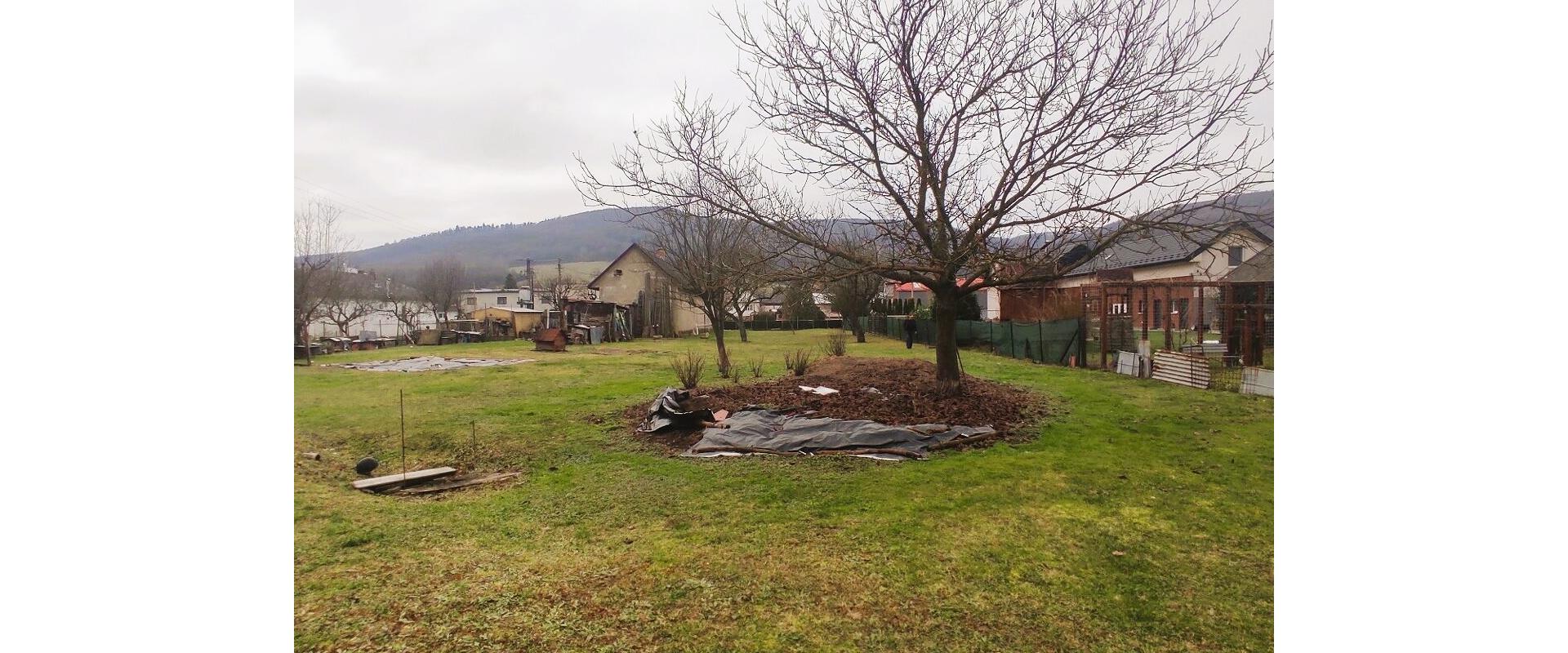 Na predaj rozsiahla záhrada - pozemok o výmere - 1 495 m² v obci Nižná Olšava okres Stropkov.