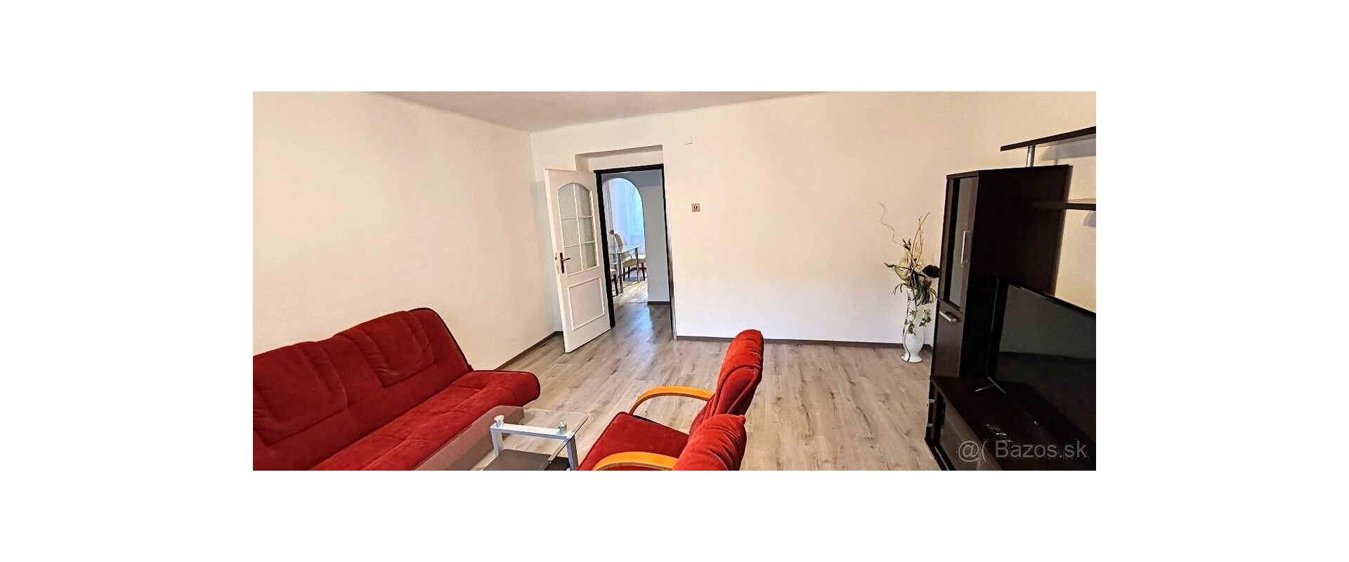 Na prenájom útulný, plne zariadený 3-izbový  - 68 m² byt s pivnicou vo Vranove nad Topľou – TOP lokalita v centre mesta.