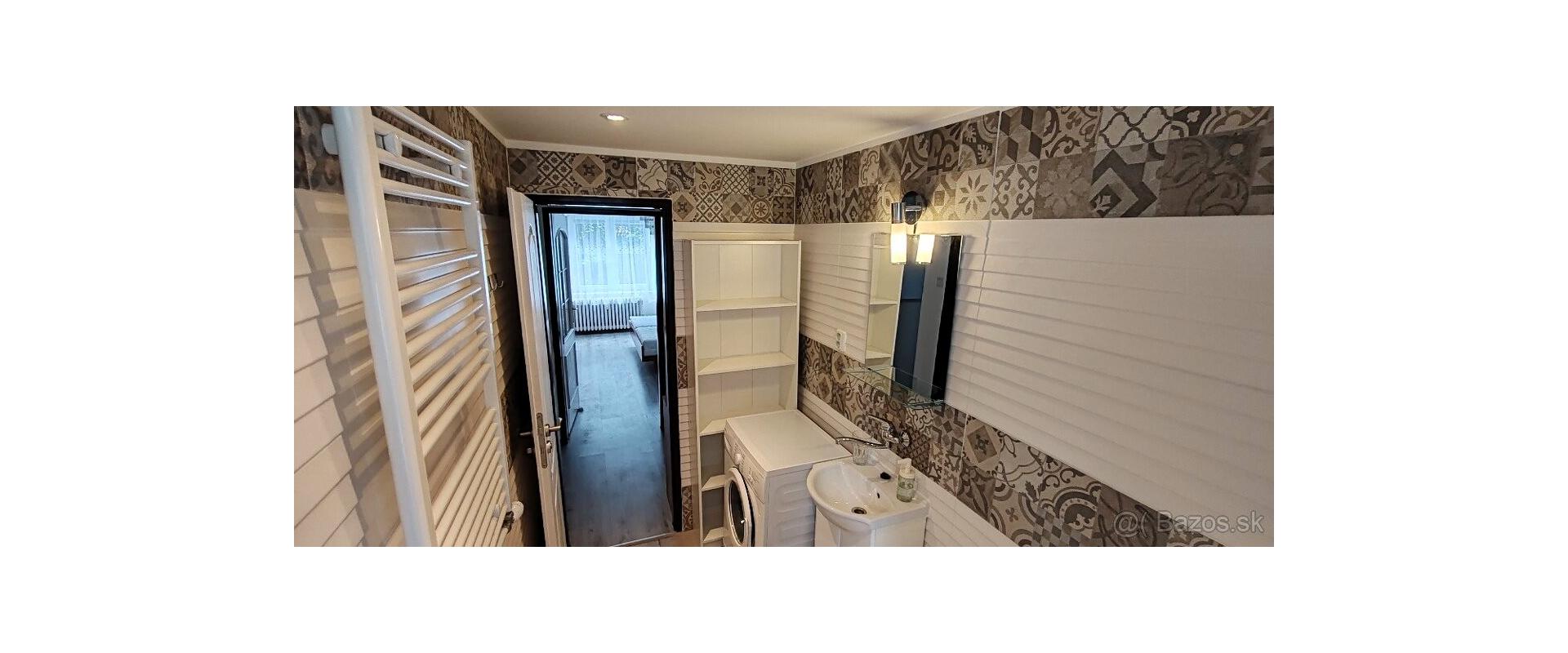 Na prenájom útulný, plne zariadený 3-izbový  - 68 m² byt s pivnicou vo Vranove nad Topľou – TOP lokalita v centre mesta.