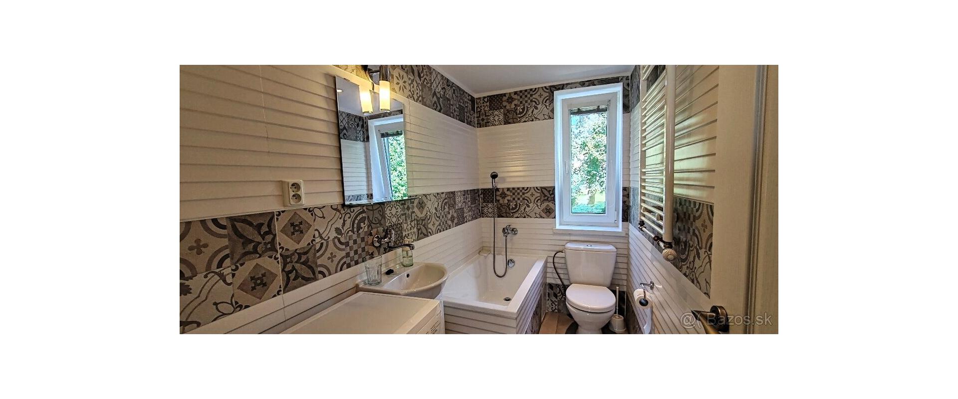 Na prenájom útulný, plne zariadený 3-izbový  - 68 m² byt s pivnicou vo Vranove nad Topľou – TOP lokalita v centre mesta.