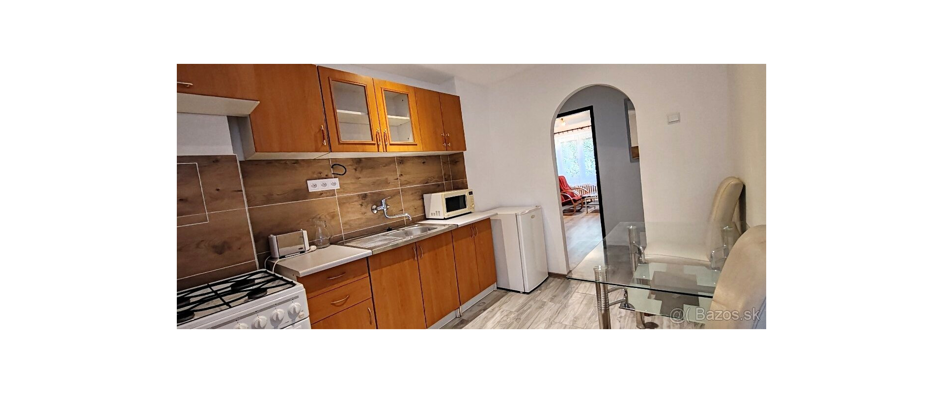 Na prenájom útulný, plne zariadený 3-izbový  - 68 m² byt s pivnicou vo Vranove nad Topľou – TOP lokalita v centre mesta.