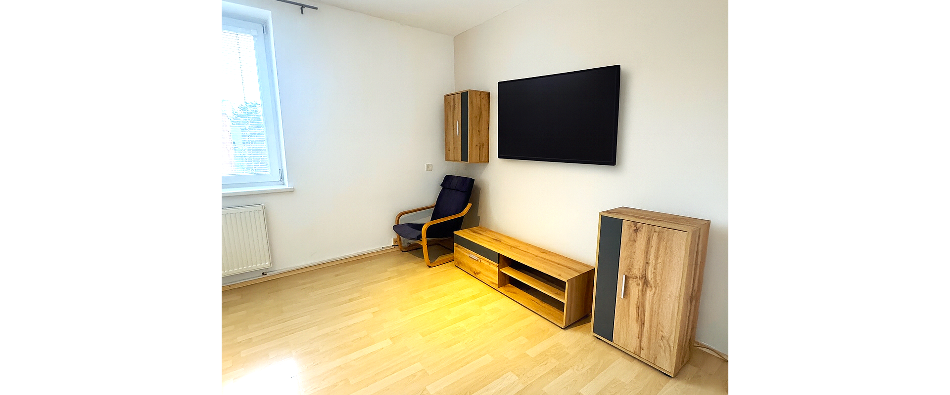 Prenájom 2-izbový byt s balkónom, komplet zariadený.