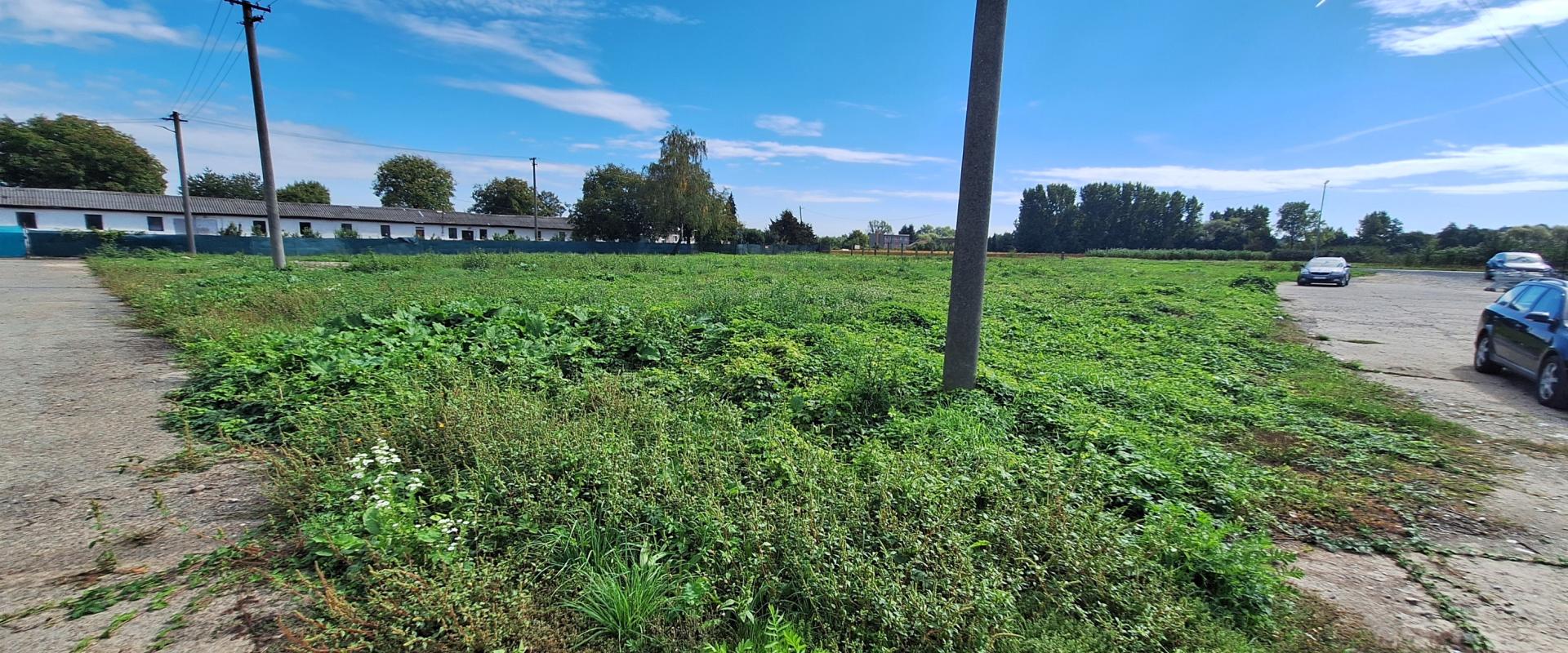 Na predaj priestranný pozemok – 3 000 m² / 2000 m²  v obci Čaklov