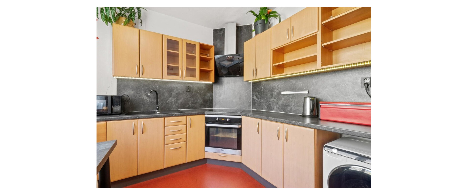 Na predaj 4-izbový byt – Vráble, centrum mesta