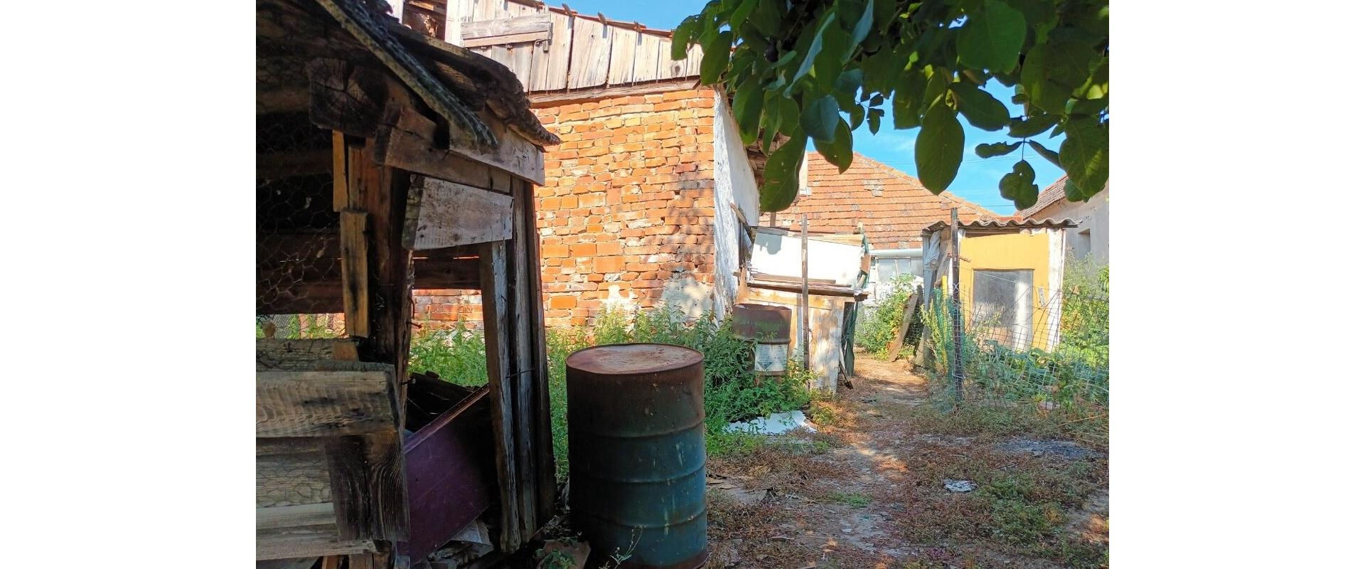 Pozemok so starším domom 255 m² – Bojničky pri Hlohovci