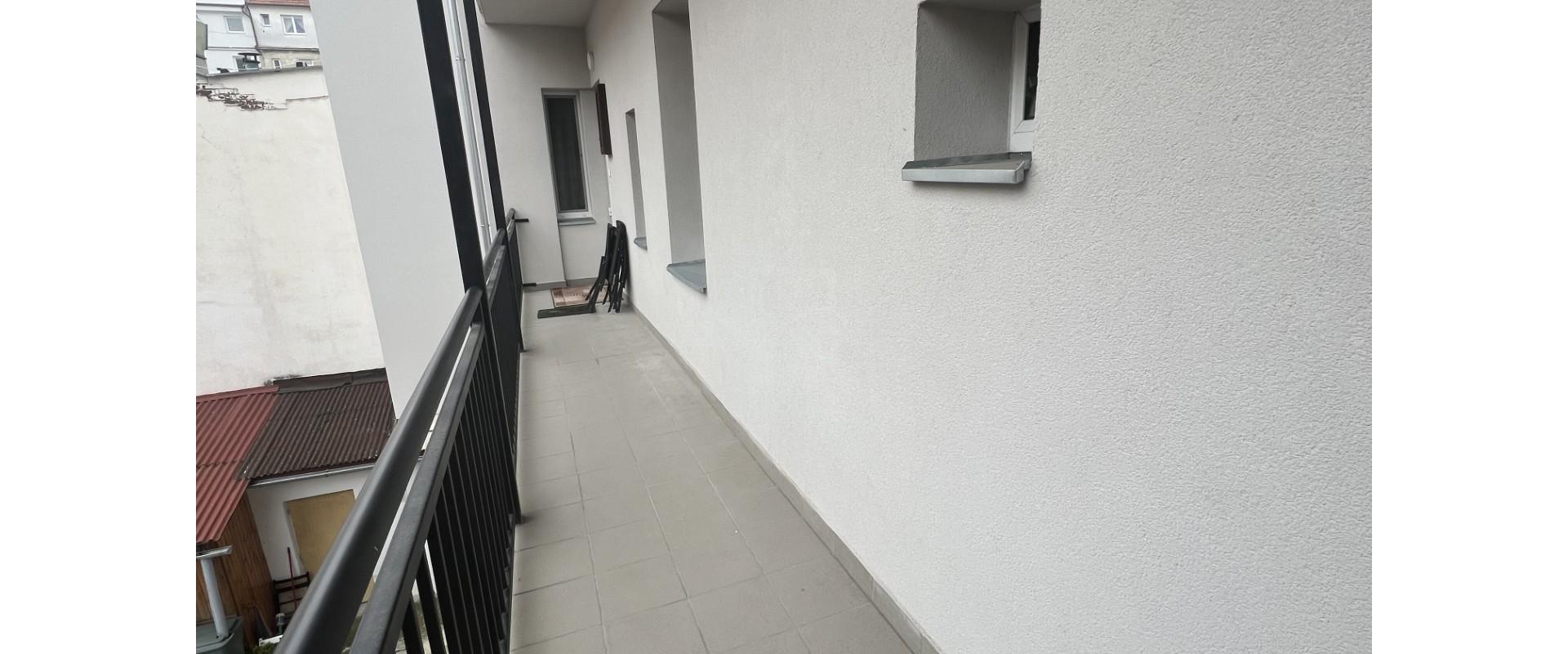 PREDAJ: Staromestský 2.5 izbový byt  + parkovanie + loggia + pivnica