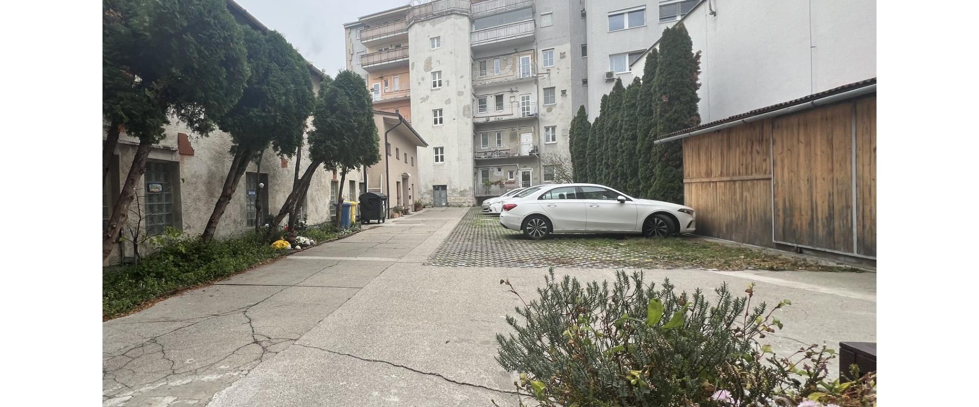 PREDAJ: Staromestský 2.5 izbový byt  + parkovanie + loggia + pivnica