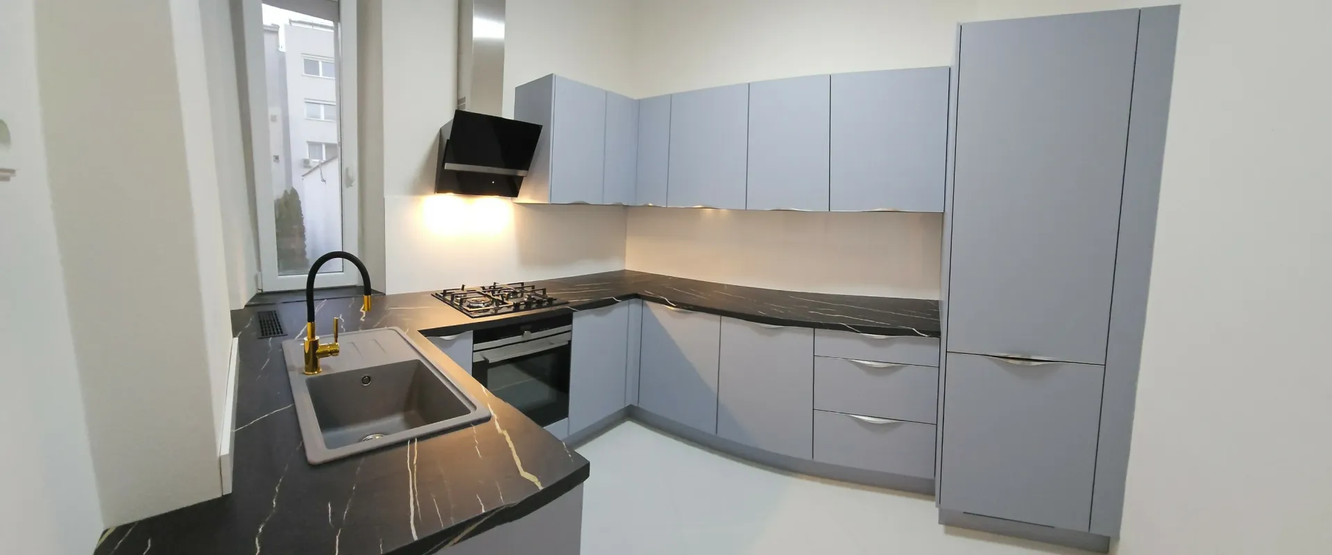 PREDAJ: Staromestský 2.5 izbový byt  + parkovanie + loggia + pivnica