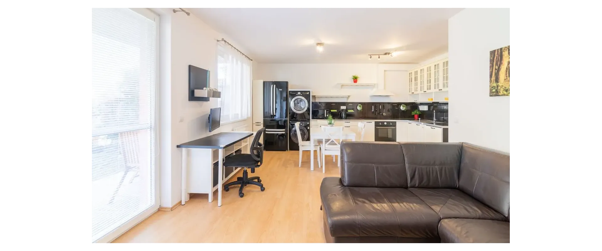 PRENÁJOM: Pet Friendly: Atraktívny 3i byt + predzáhradka + terasa + 2 parkovacie miesta - KOLIBA