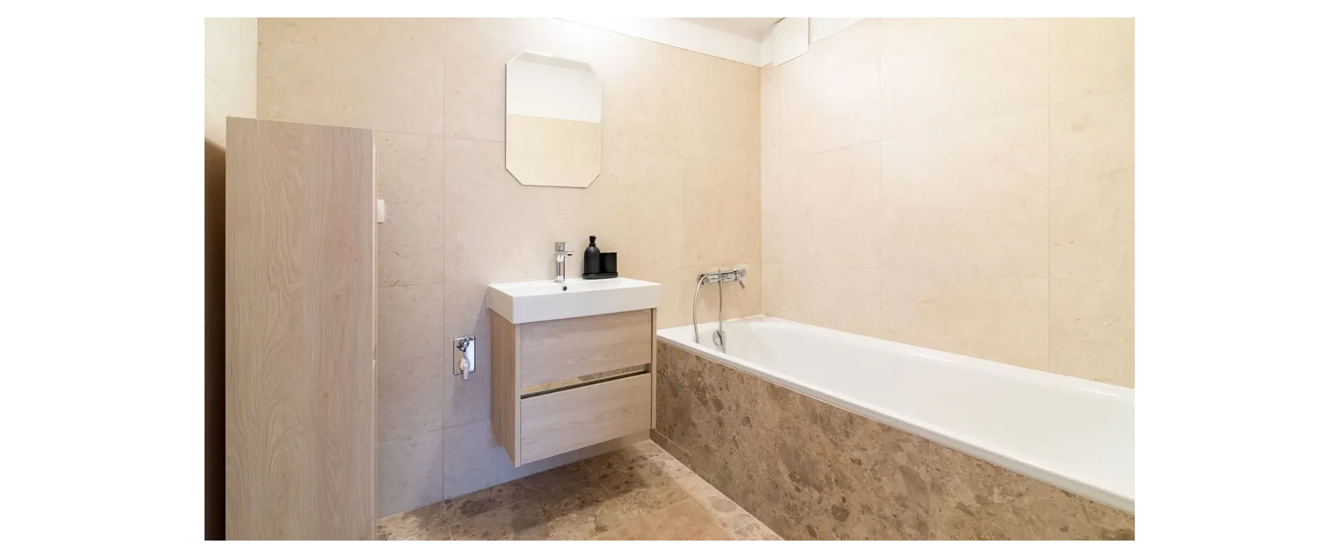 PRENÁJOM: Pet Friendly: Atraktívny 3i byt + predzáhradka + terasa + 2 parkovacie miesta - KOLIBA