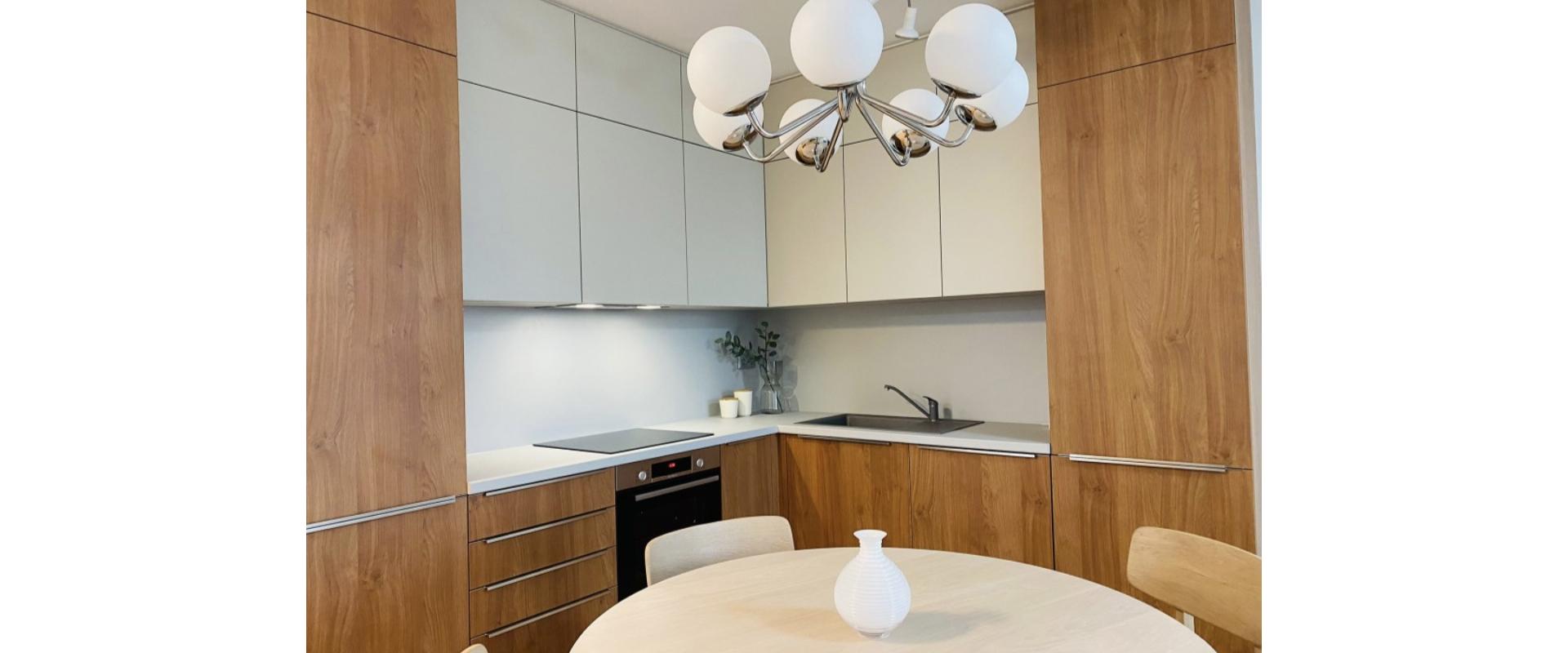 PRENÁJOM: 3i elegantný byt + garážové státie - RUŽINOV