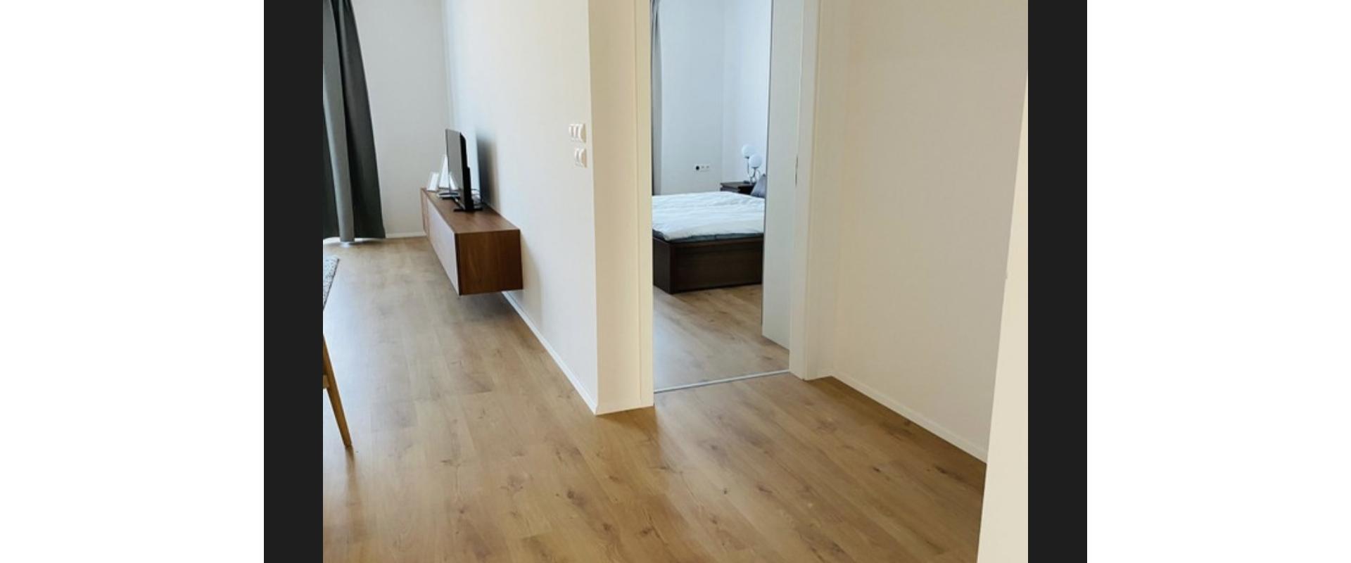 PRENÁJOM: 3i elegantný byt + garážové státie - RUŽINOV