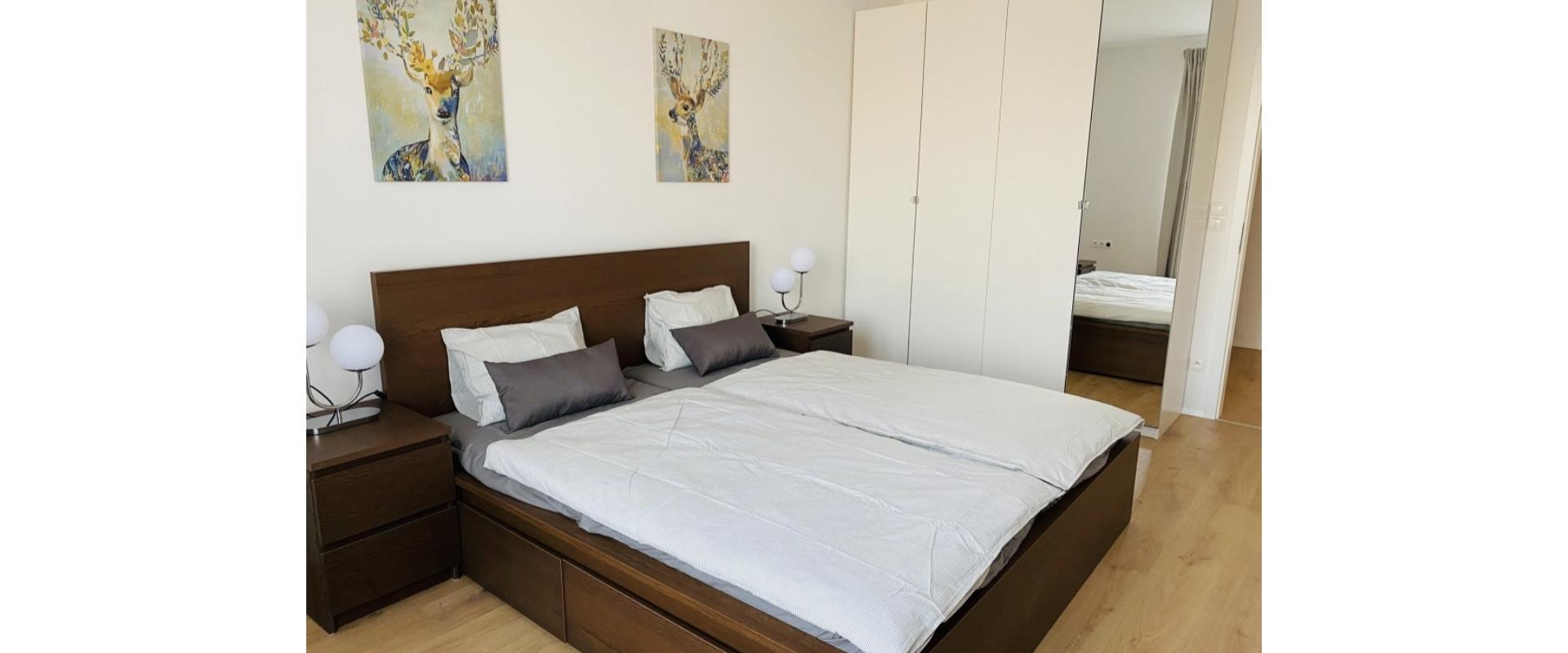 PRENÁJOM: 3i elegantný byt + garážové státie - RUŽINOV