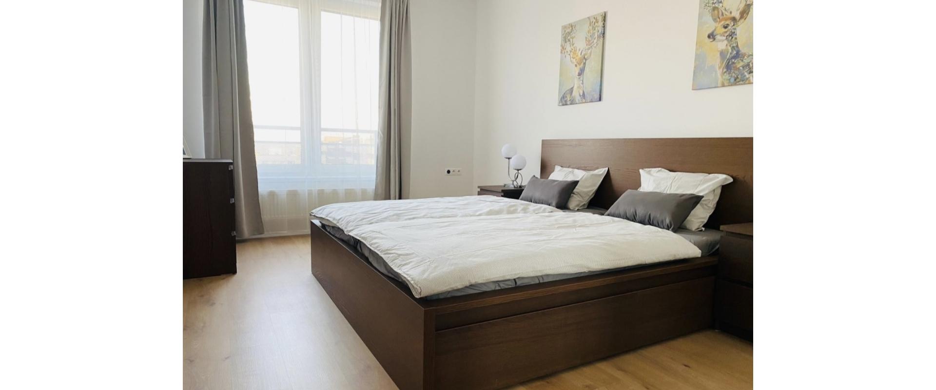 PRENÁJOM: 3i elegantný byt + garážové státie - RUŽINOV