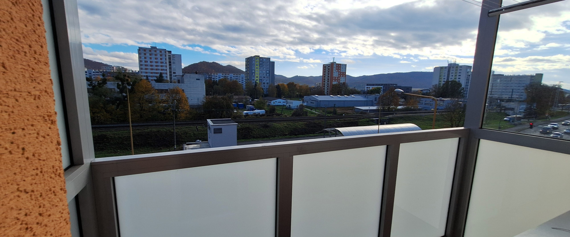 Na predaj 3 - izbový byt s balkónom - 70 m² v centre mesta Humenné.