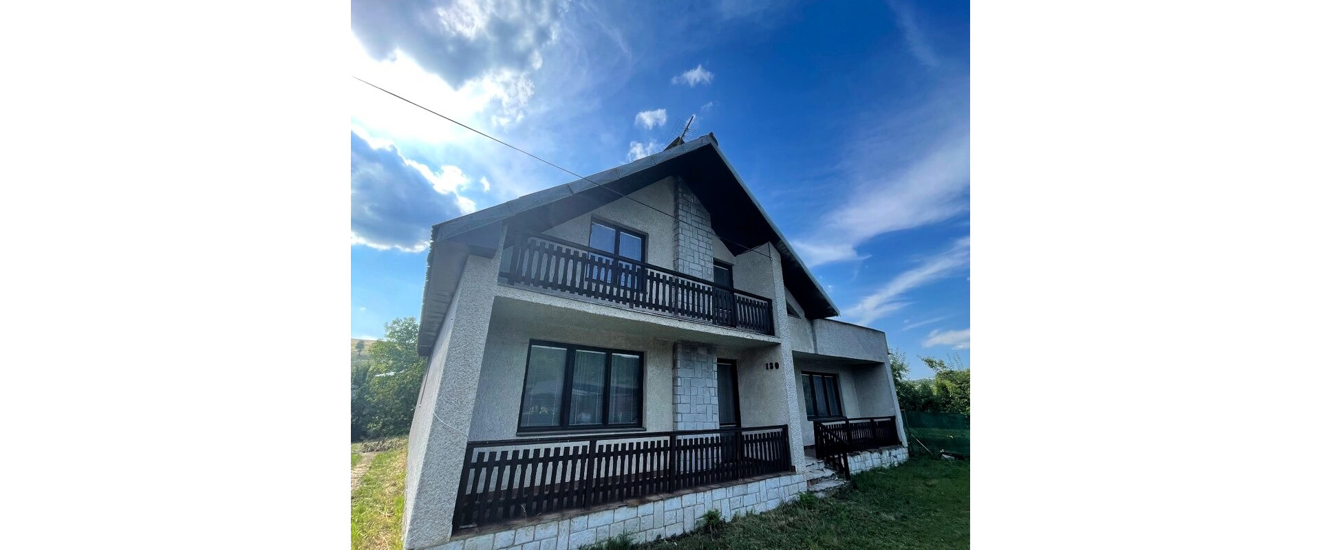 Na predaj priestranný rodinný dom s garážou – Holčíkovce, okres Vranov nad Topľou.