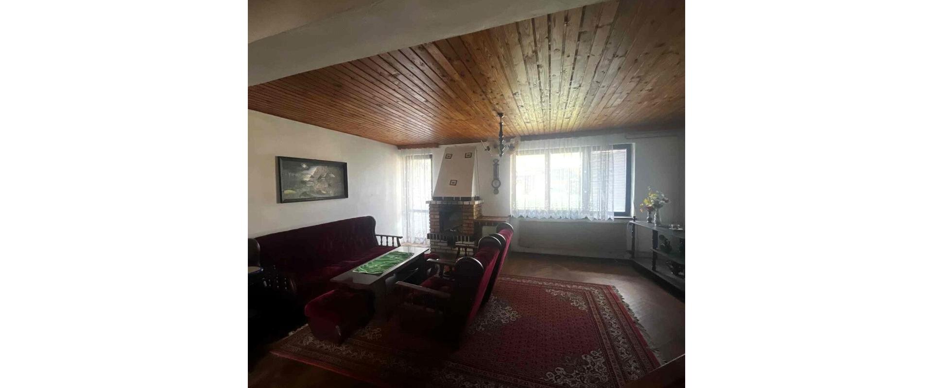 Na predaj priestranný rodinný dom s garážou – Holčíkovce, okres Vranov nad Topľou.