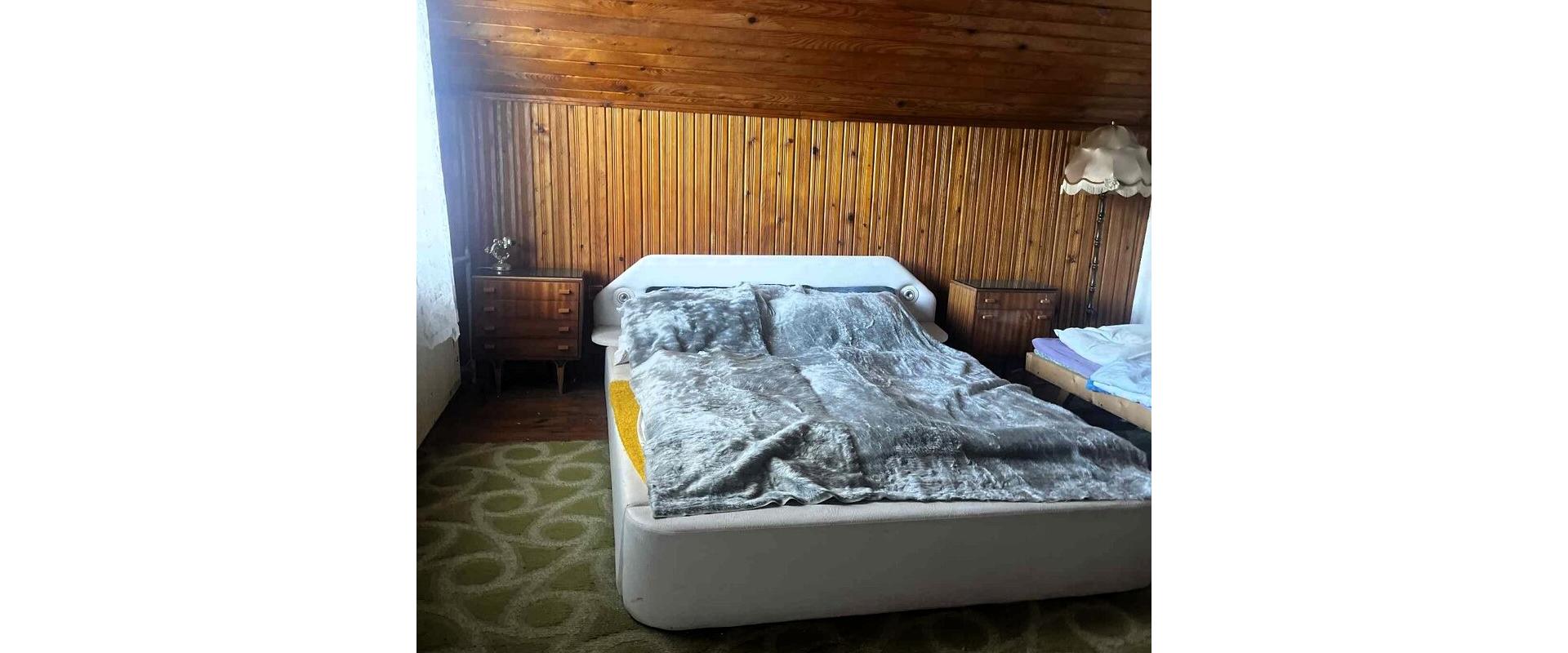 Na predaj priestranný rodinný dom s garážou – Holčíkovce, okres Vranov nad Topľou.