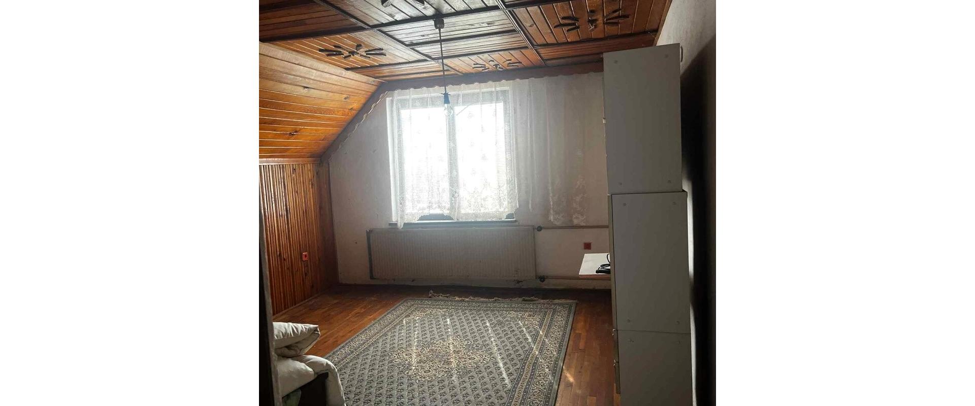 Na predaj priestranný rodinný dom s garážou – Holčíkovce, okres Vranov nad Topľou.