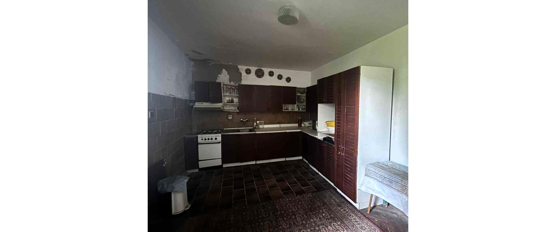 Na predaj priestranný rodinný dom s garážou – Holčíkovce, okres Vranov nad Topľou.