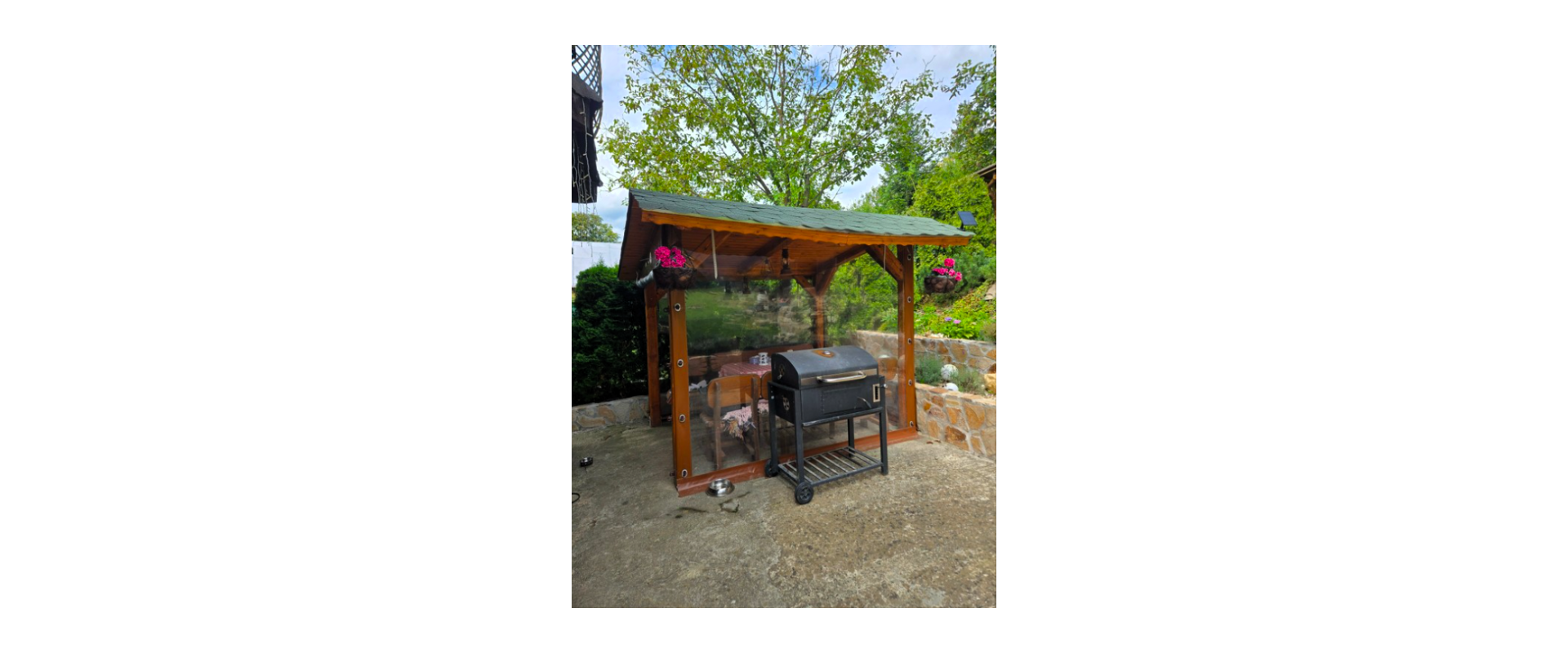 Na predaj drevenica s pozemkom a bazénom  - 1194 m² v obci Miková.