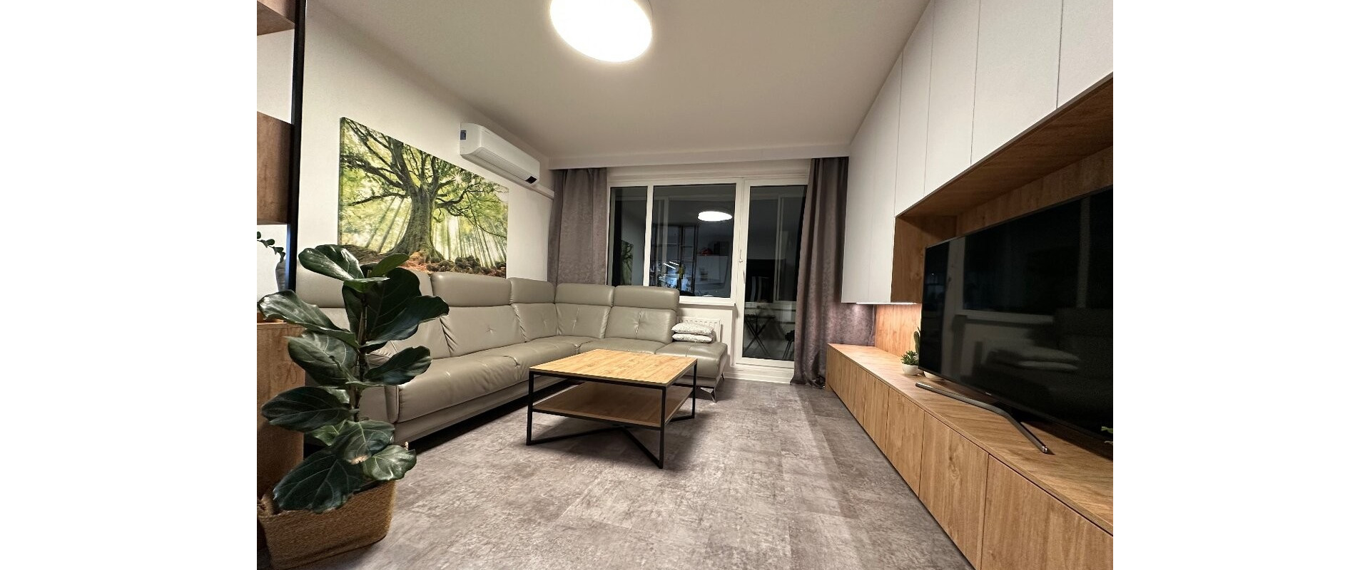 PRENÁJOM: Priestranný 3i byt + 2 loggie - Petržalka