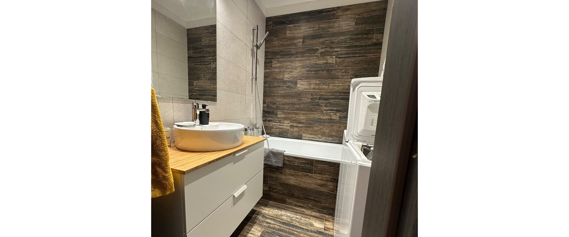 PRENÁJOM: Priestranný 3i byt + 2 loggie - Petržalka