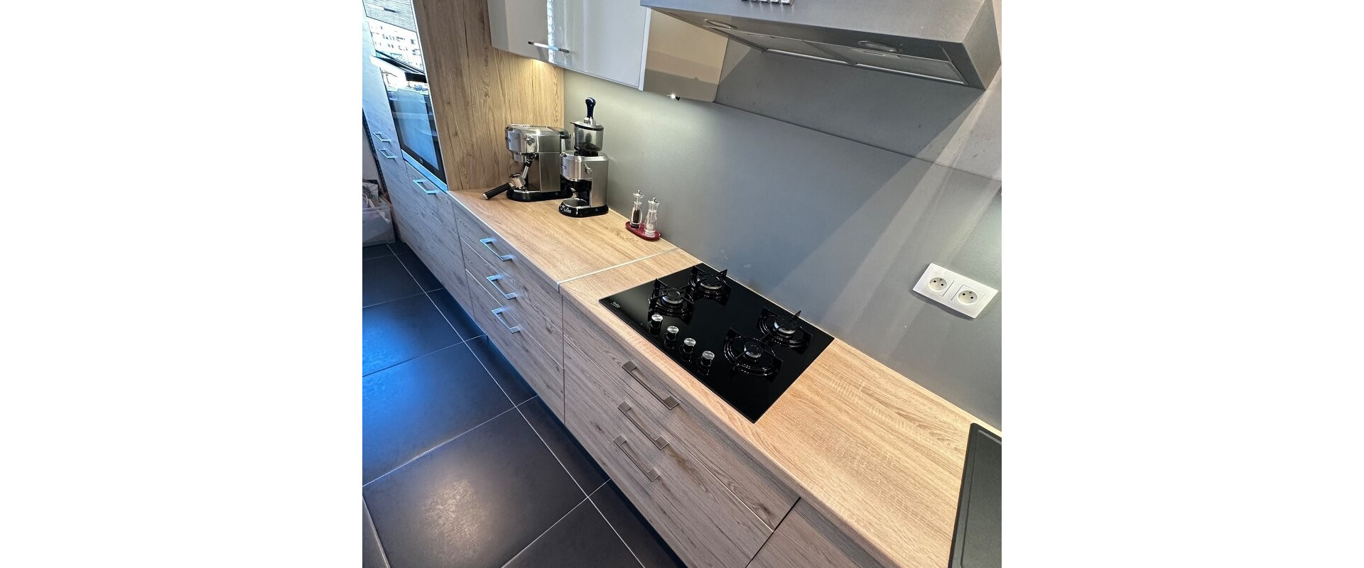 PRENÁJOM: Priestranný 3i byt + 2 loggie - Petržalka