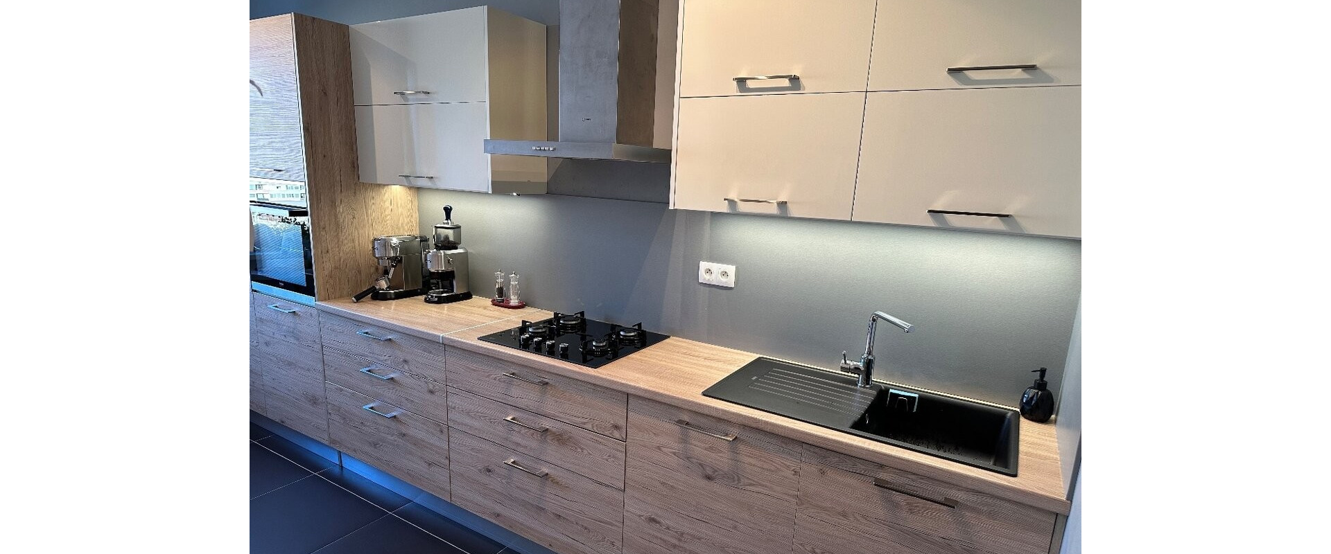 PRENÁJOM: Priestranný 3i byt + 2 loggie - Petržalka