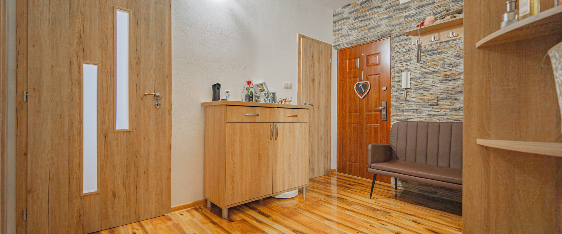 Elegantný 3-izbový byt po rekonštrukcii = Obrancov mieru