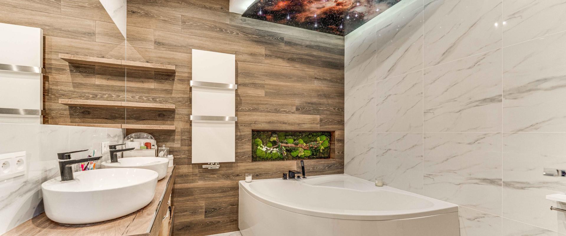 Luxusný rodinný dom s bazénom a veľkým pozemkom – Dvorníky