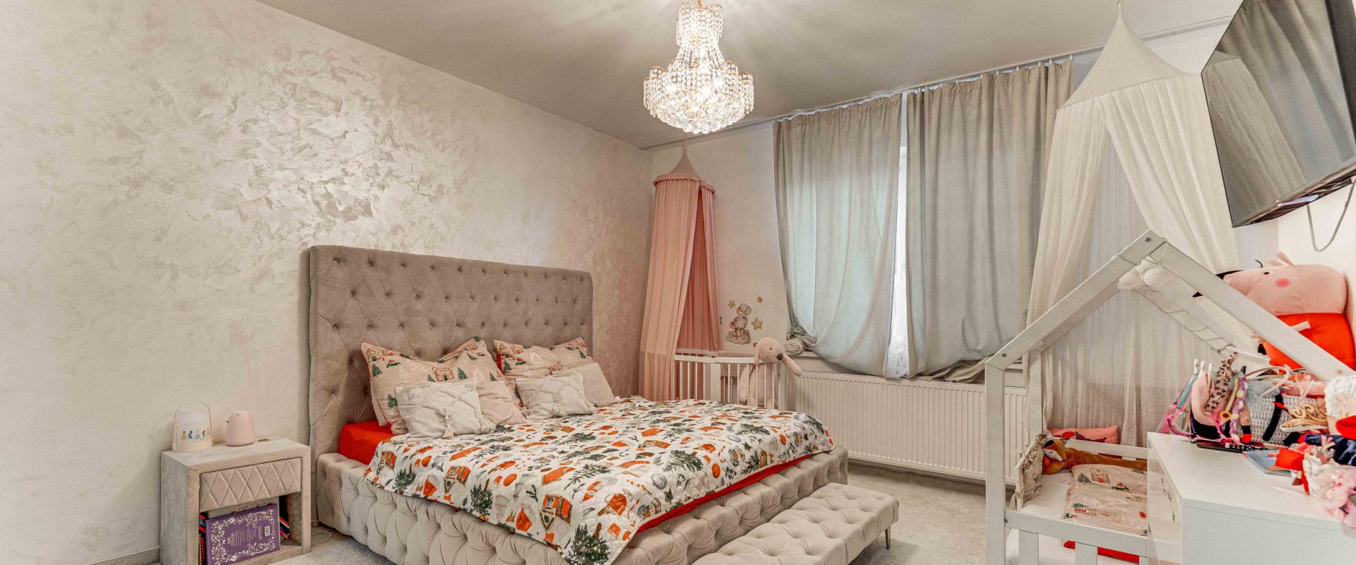 Luxusný rodinný dom s bazénom a veľkým pozemkom – Dvorníky