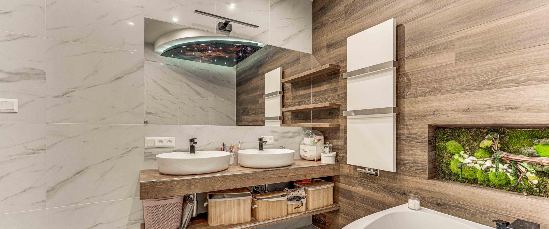 Luxusný rodinný dom s bazénom a veľkým pozemkom – Dvorníky