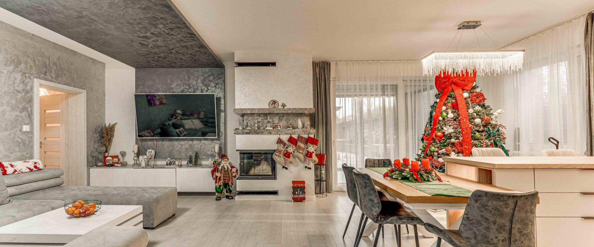 Luxusný rodinný dom s bazénom a veľkým pozemkom – Dvorníky