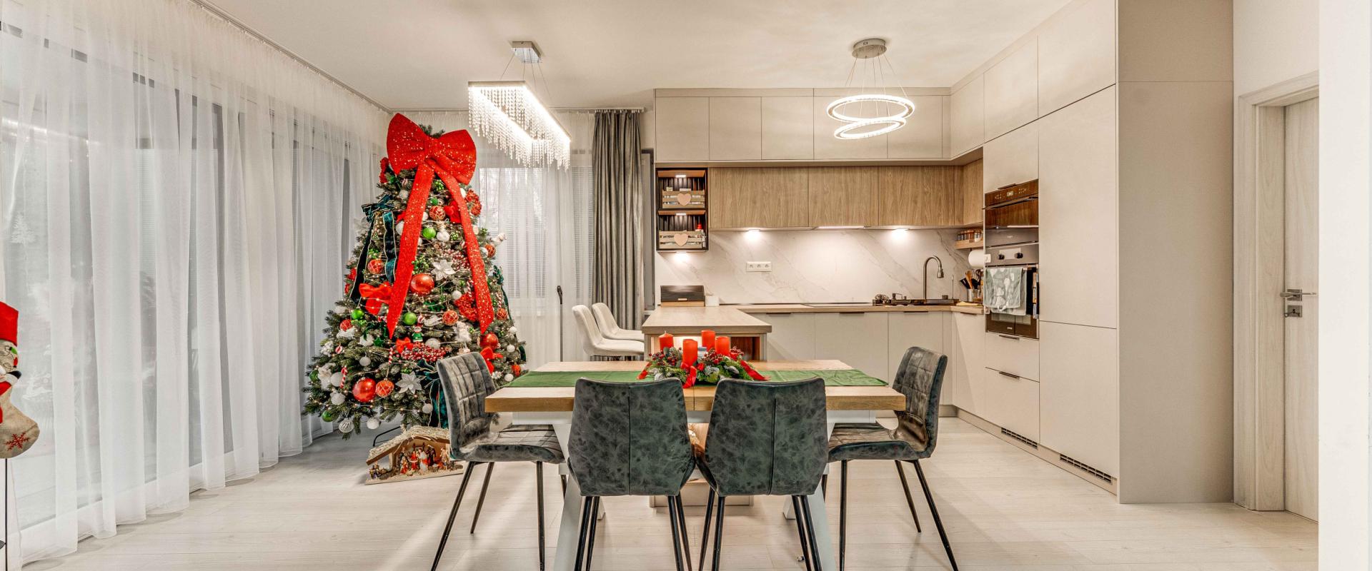 Luxusný rodinný dom s bazénom a veľkým pozemkom – Dvorníky