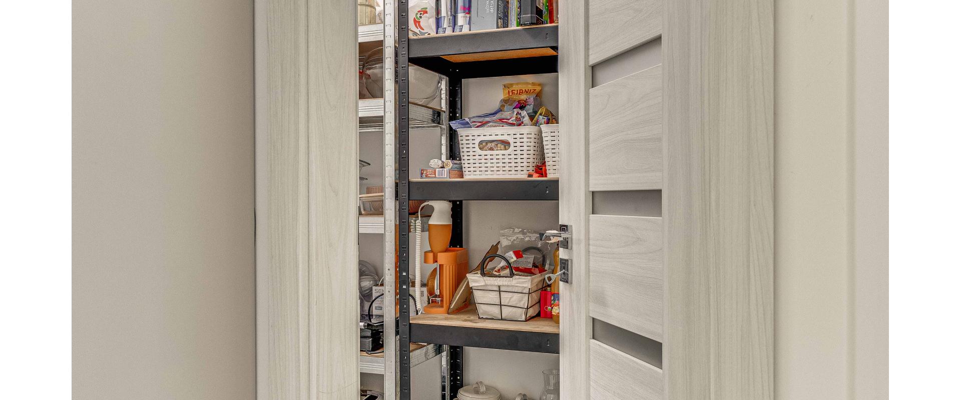 Luxusný rodinný dom s bazénom a veľkým pozemkom – Dvorníky