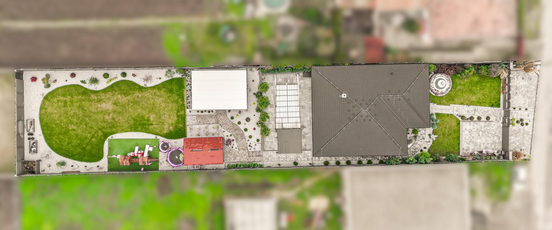 Luxusný rodinný dom s bazénom a veľkým pozemkom – Dvorníky