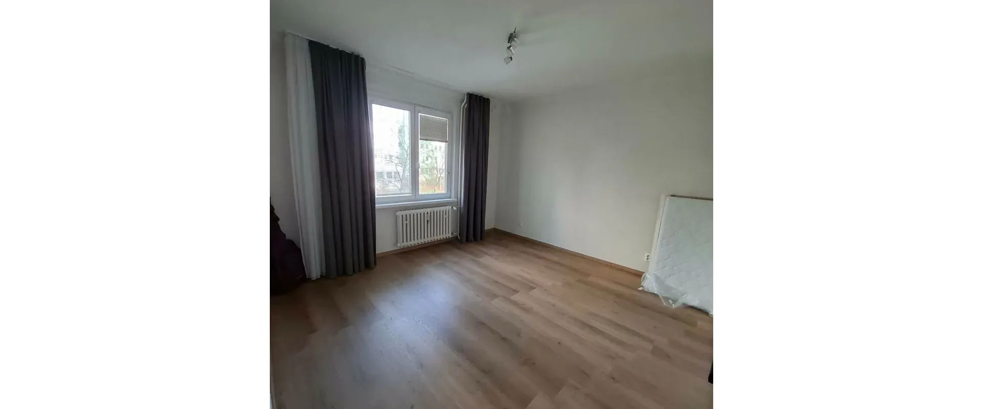 Prenájom 4-izbového bytu s 2 lodžiami v časti Nové Mesto, vhodné pre študentov