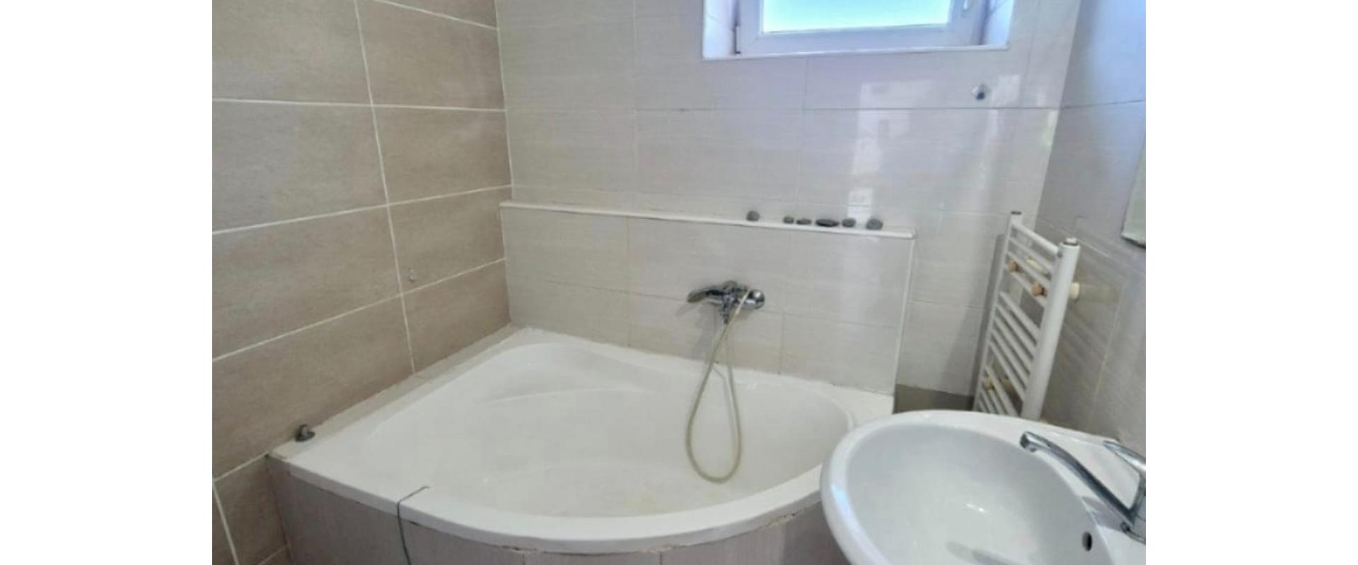 Prenájom 1-izbového bytu (dispozične ako 2-izbový) – Vráble