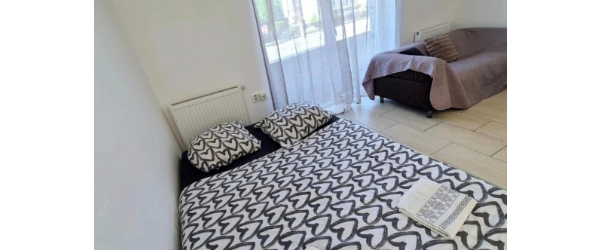 Prenájom 1-izbového bytu (dispozične ako 2-izbový) – Vráble