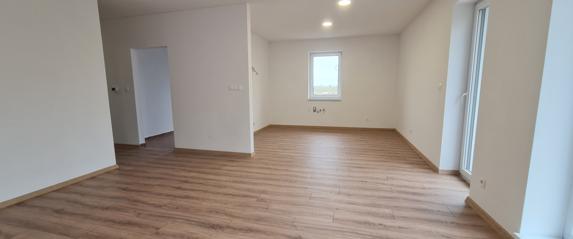 Moderný 4-izbový dom s terasou v pokojnej časti Cífera