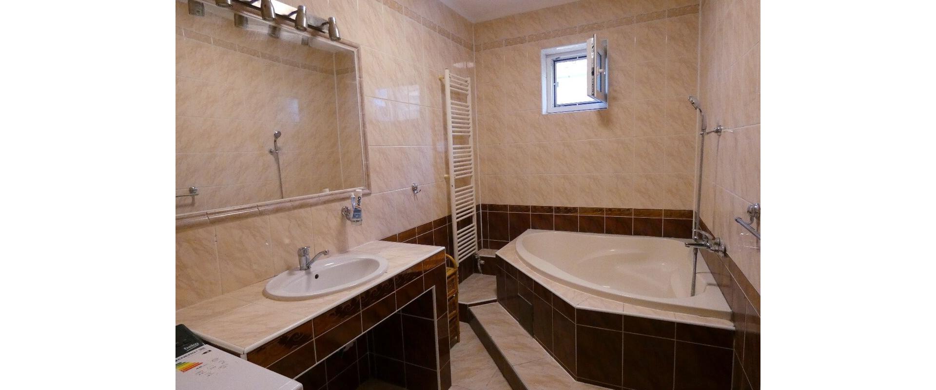 Priestranný 5-izbový rodinný dom po rekonštrukcii – Voderady