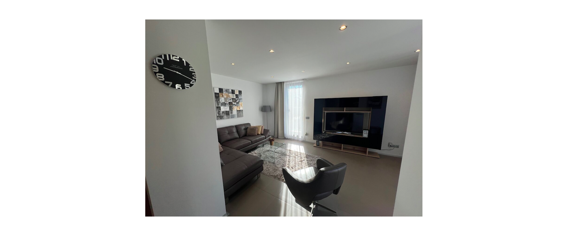 Prenájom slnečného moderného 2-izb. bytu s terasou a parkovacím miestom v lokalite Kramáre