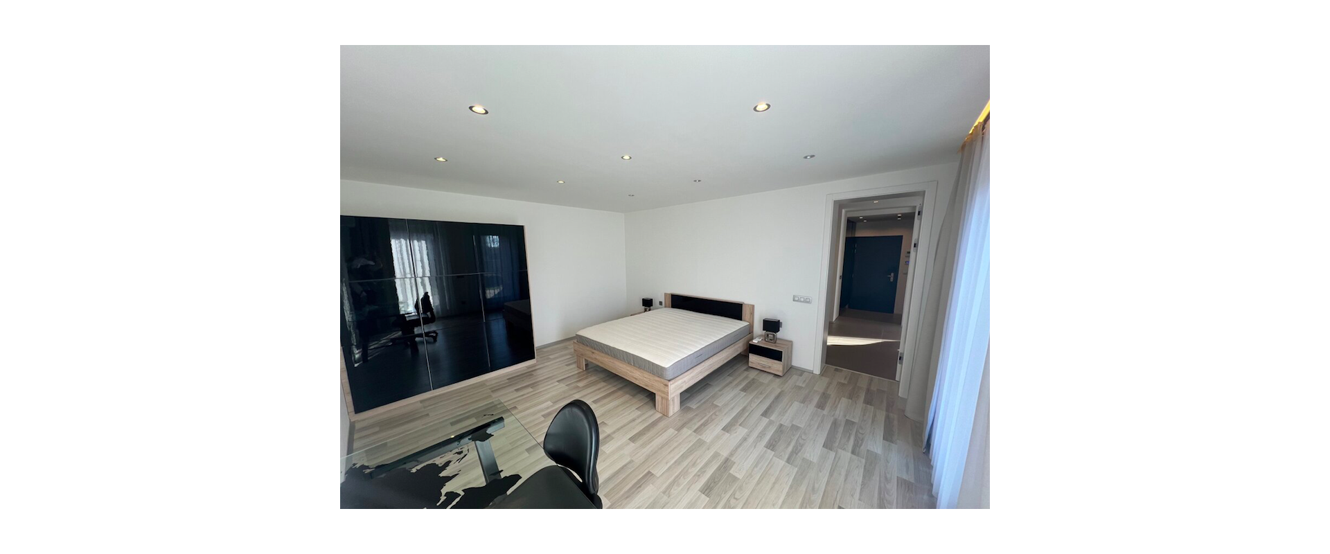 Prenájom slnečného moderného 2-izb. bytu s terasou a parkovacím miestom v lokalite Kramáre