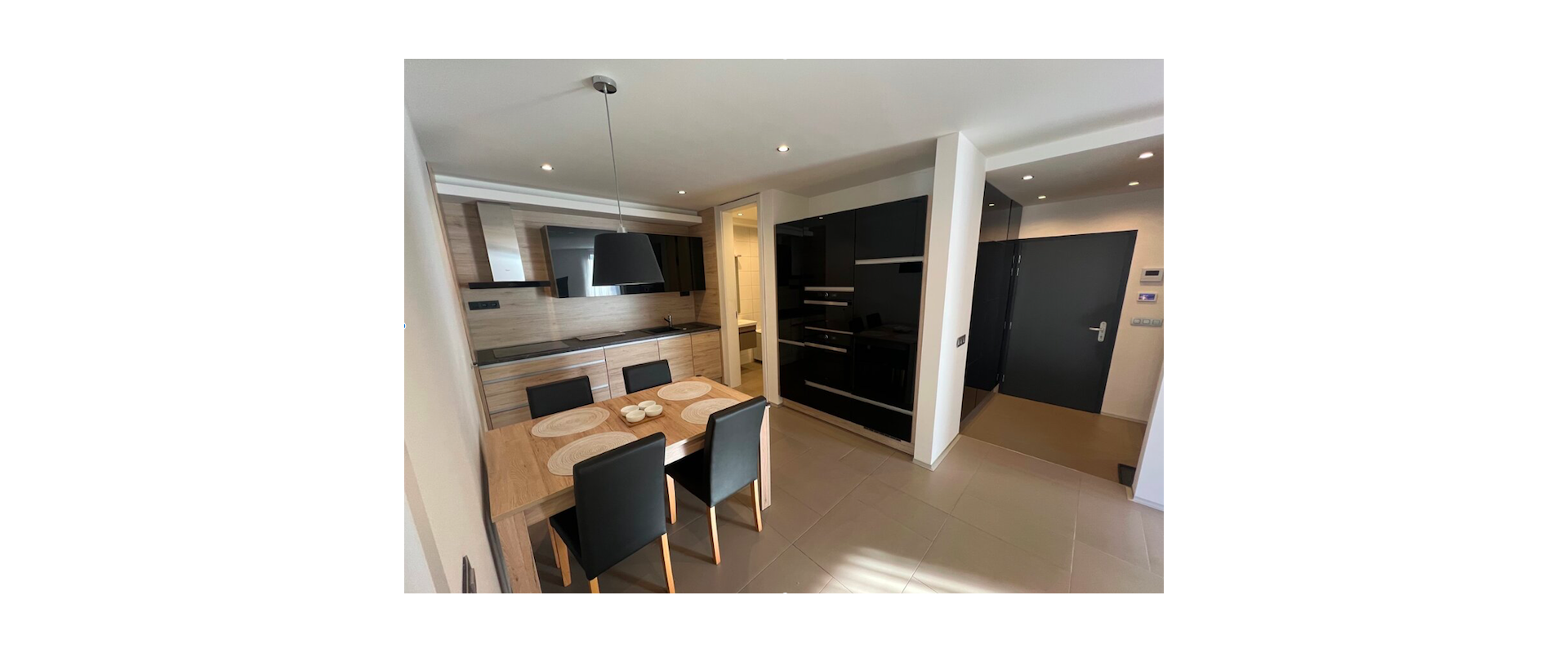 Prenájom slnečného moderného 2-izb. bytu s terasou a parkovacím miestom v lokalite Kramáre