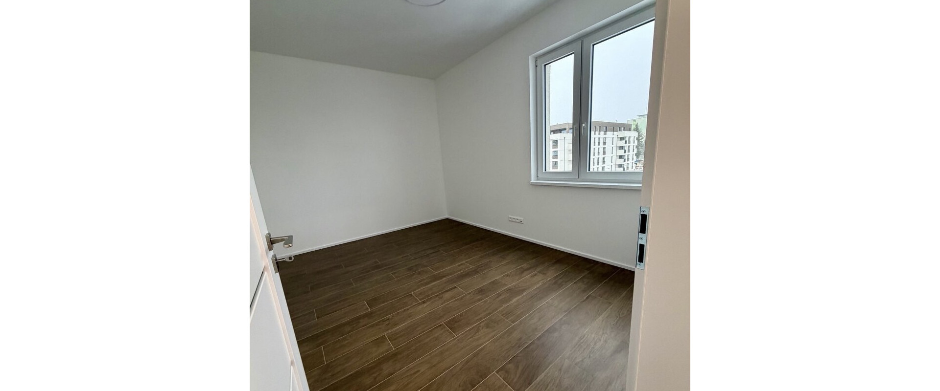 Priestranný 4-izbový byt blízko centra mesta